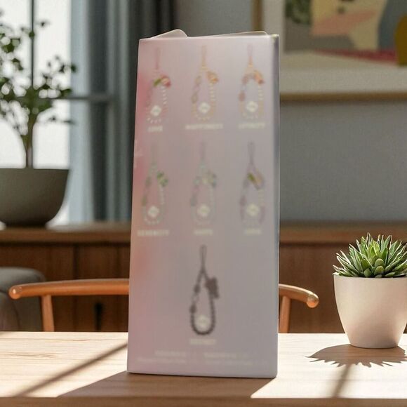 Pop Mart The Monsters Big into Energy Series-Phone Charm Confirmed Hope - Picture 2 of 9